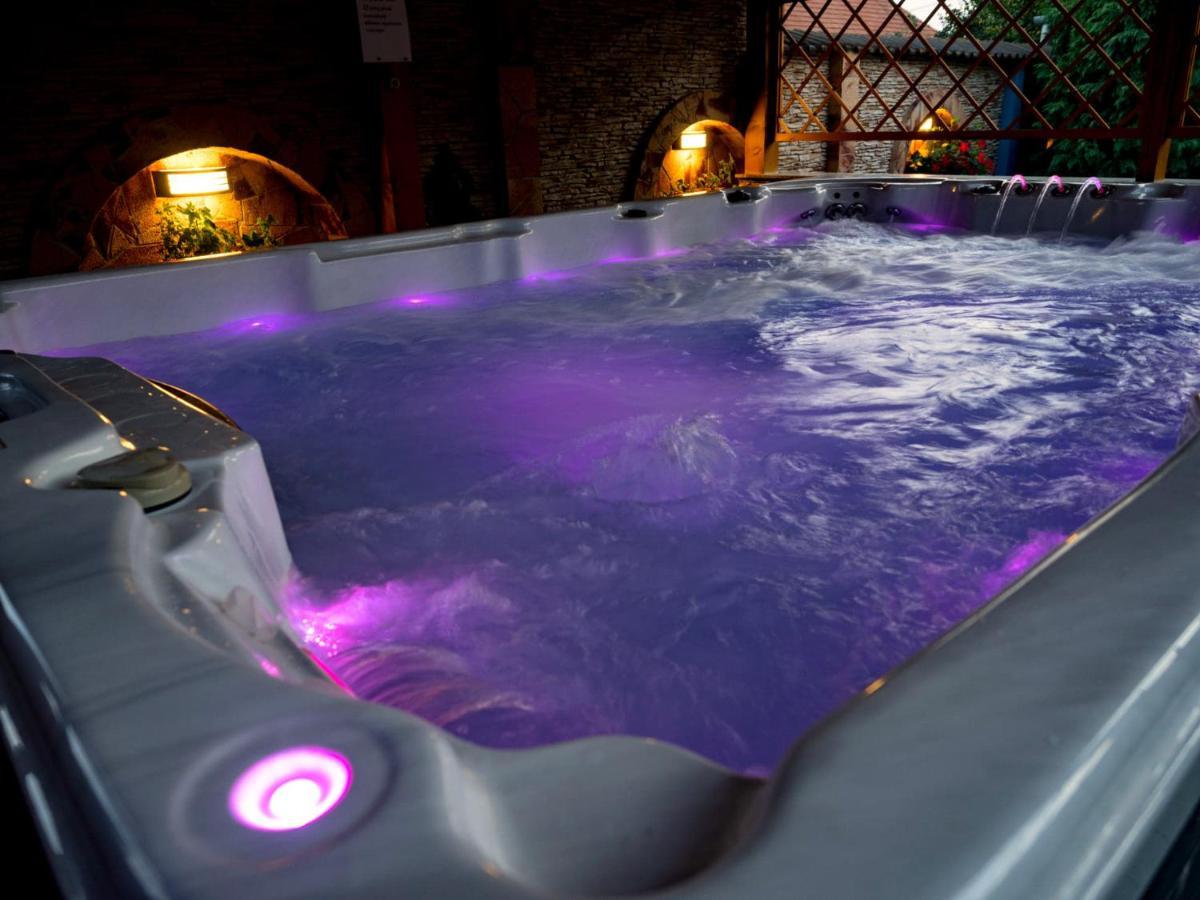 Kek Laguna Wellness Apartmanok Egerszalók Buitenkant foto