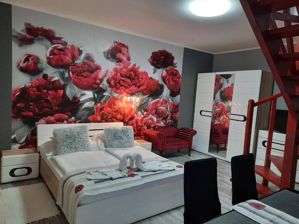 Kek Laguna Wellness Apartmanok Egerszalók Buitenkant foto