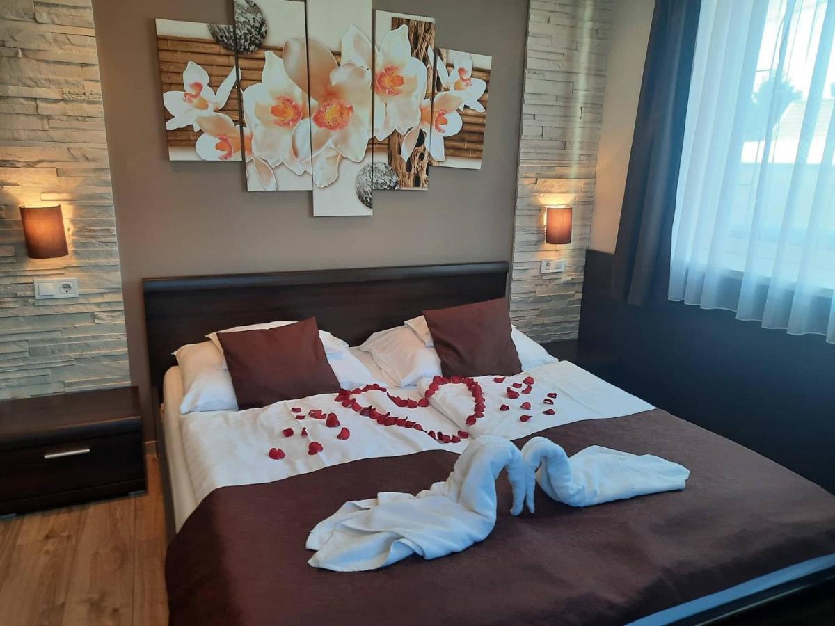 Kek Laguna Wellness Apartmanok Egerszalók Buitenkant foto