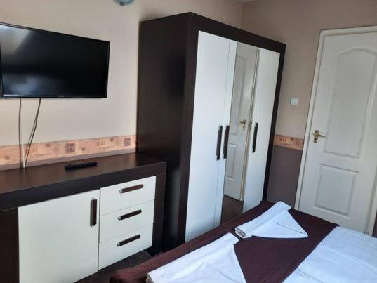 Kek Laguna Wellness Apartmanok Egerszalók Buitenkant foto