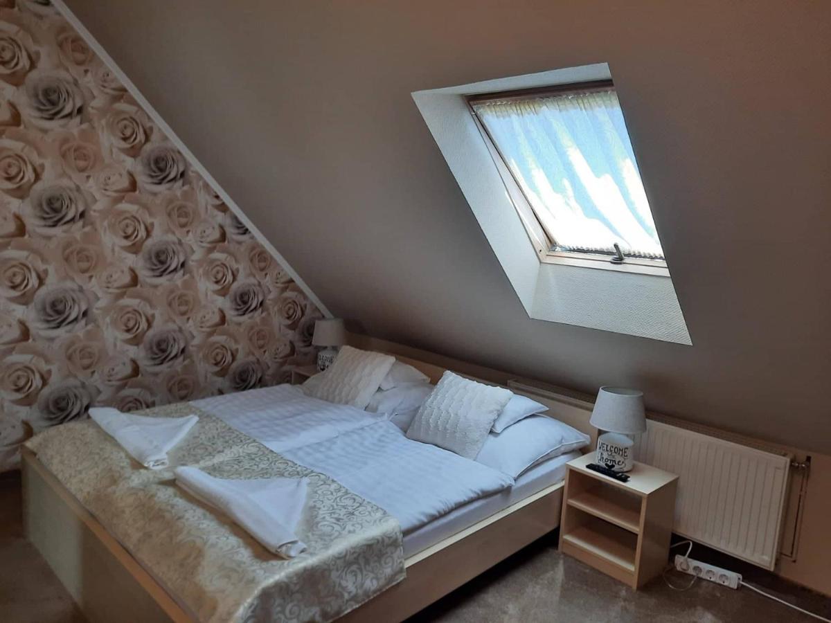 Kek Laguna Wellness Apartmanok Egerszalók Buitenkant foto