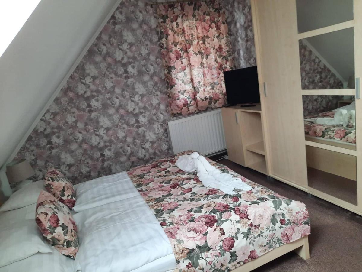 Kek Laguna Wellness Apartmanok Egerszalók Buitenkant foto
