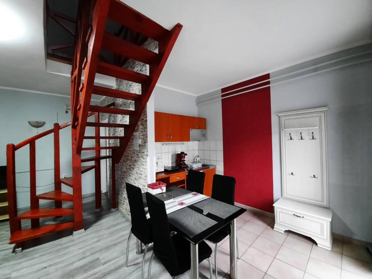 Kek Laguna Wellness Apartmanok Egerszalók Buitenkant foto