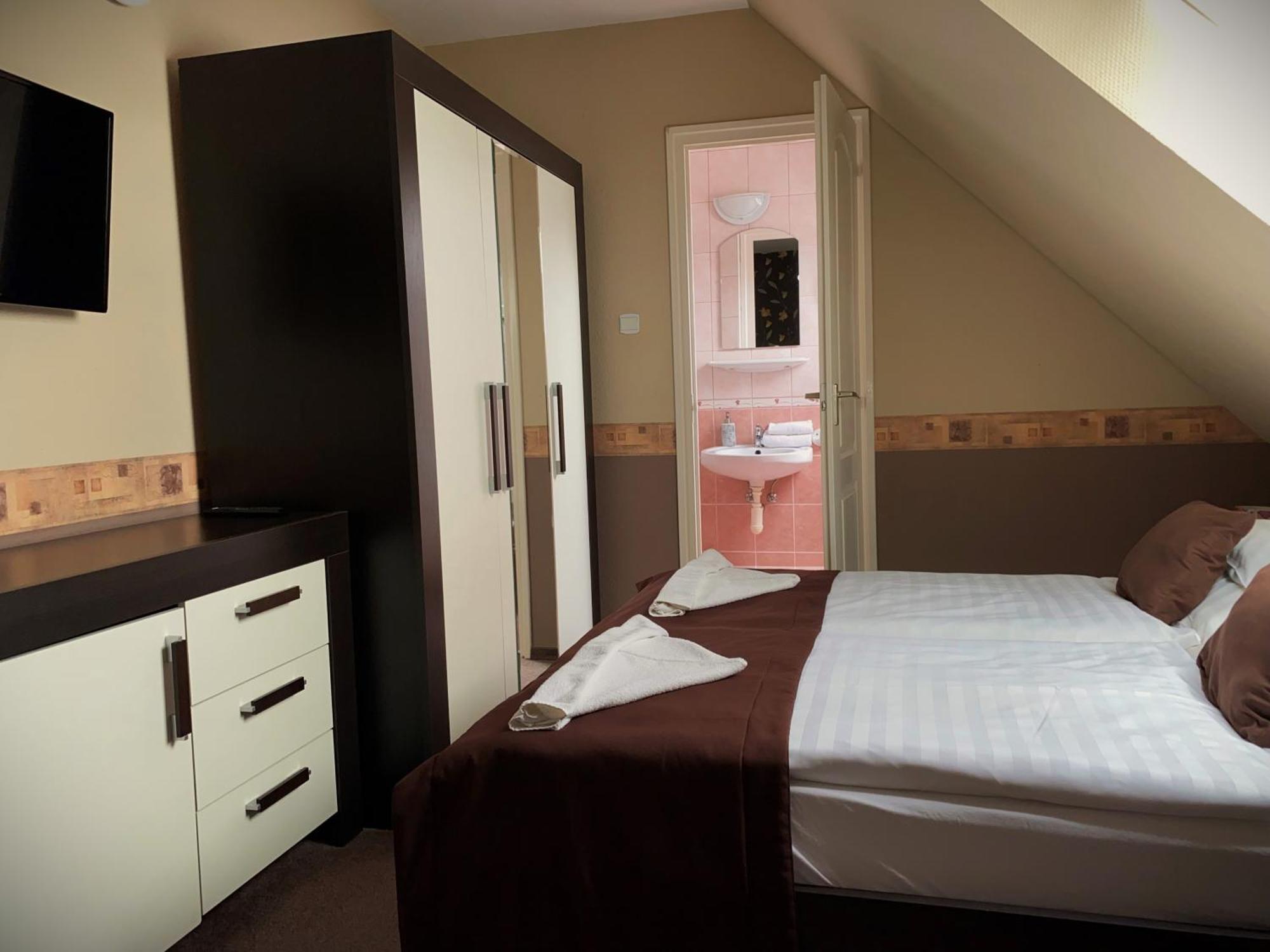 Kek Laguna Wellness Apartmanok Egerszalók Buitenkant foto