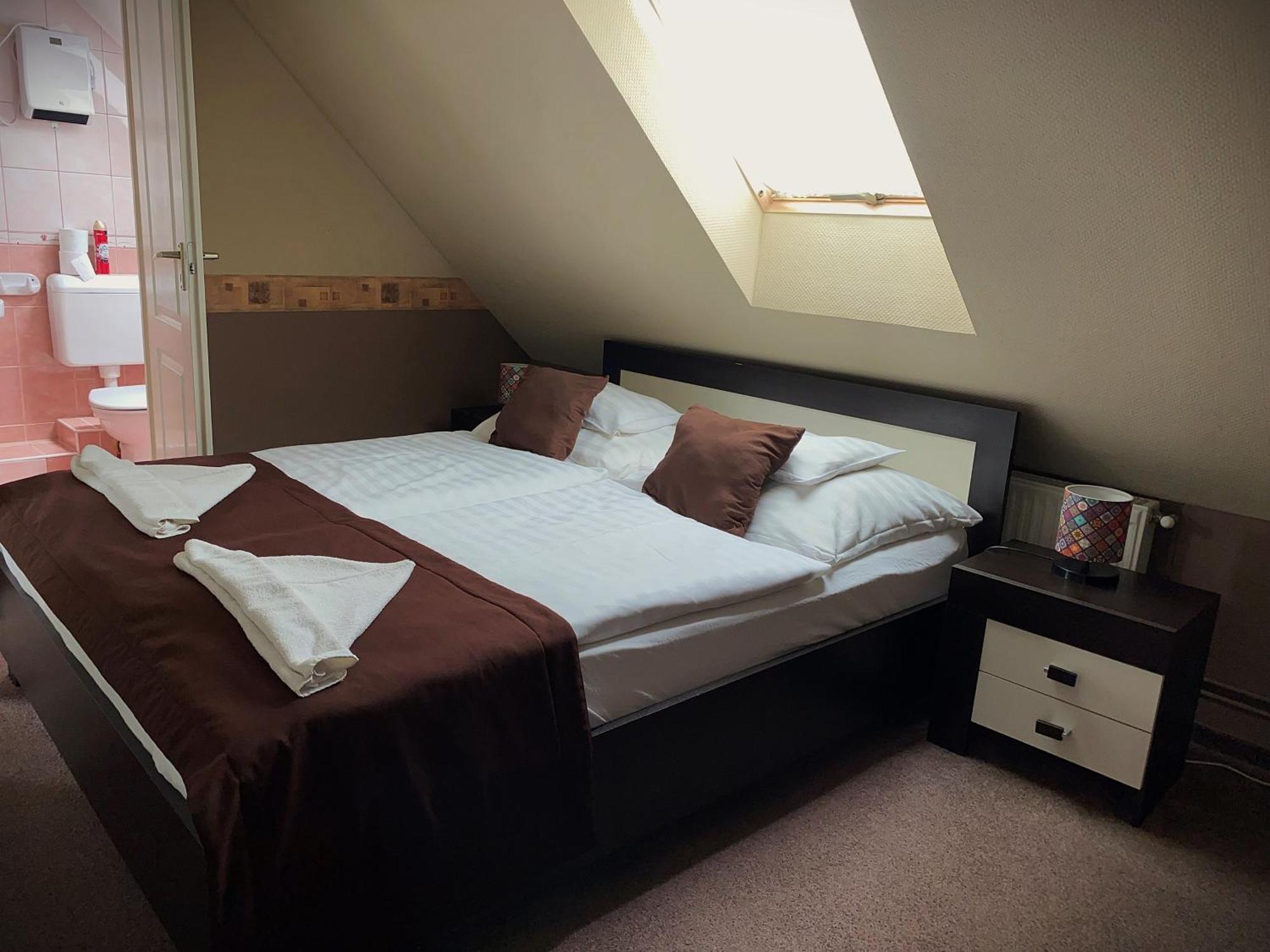 Kek Laguna Wellness Apartmanok Egerszalók Buitenkant foto