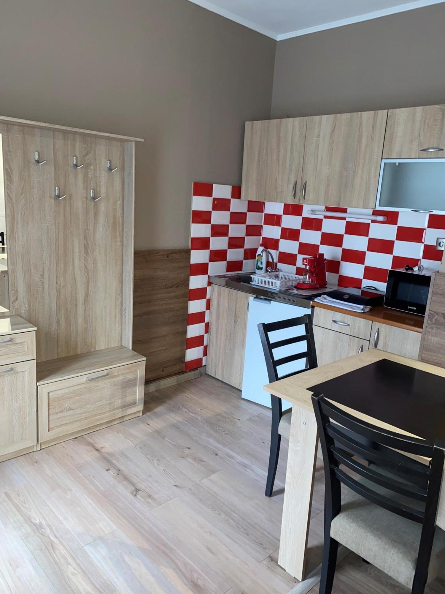 Kek Laguna Wellness Apartmanok Egerszalók Buitenkant foto