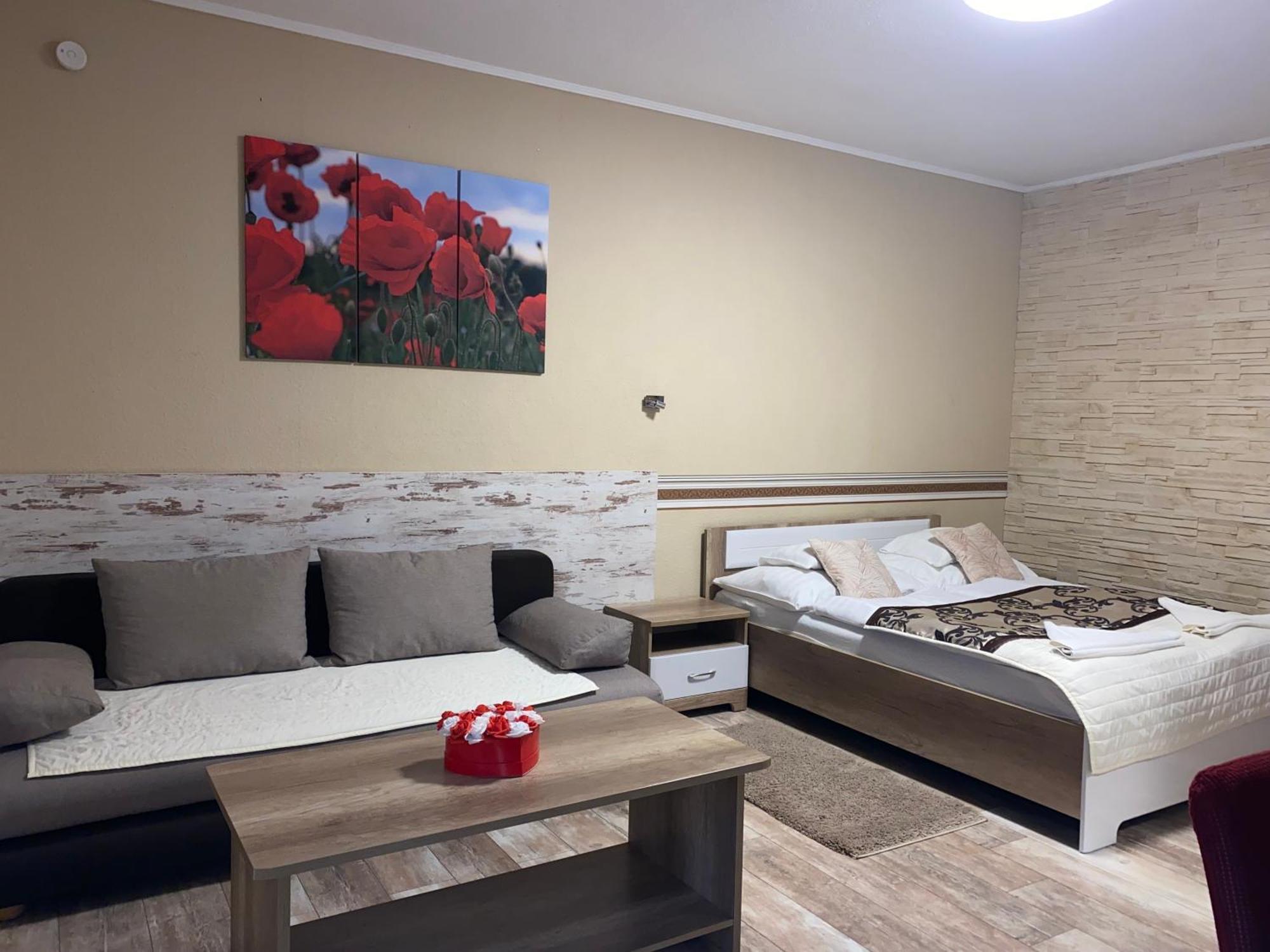Kek Laguna Wellness Apartmanok Egerszalók Buitenkant foto