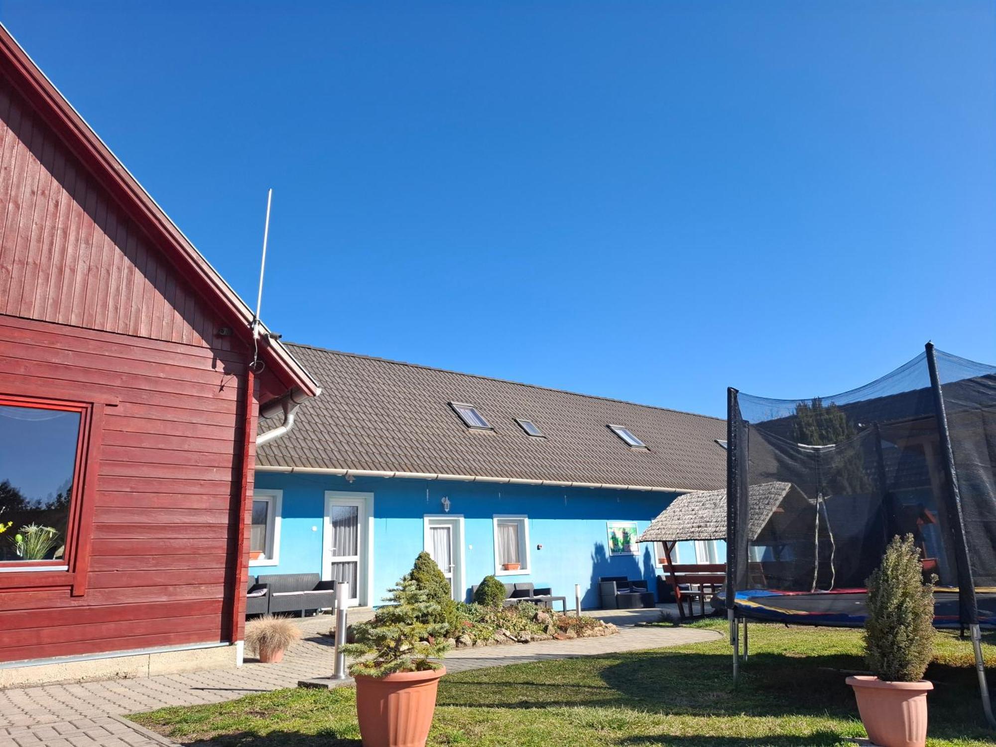 Kek Laguna Wellness Apartmanok Egerszalók Buitenkant foto