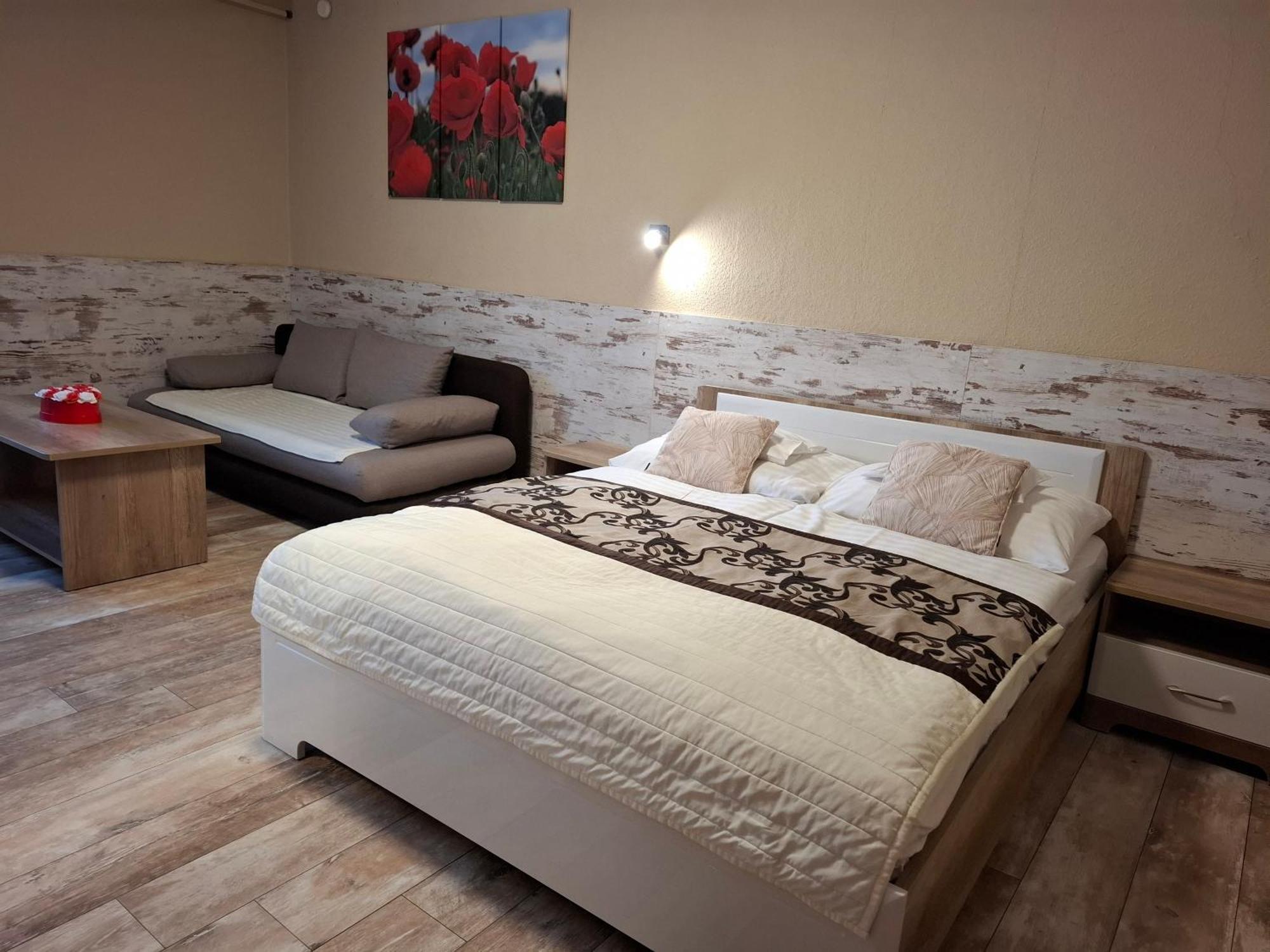 Kek Laguna Wellness Apartmanok Egerszalók Buitenkant foto