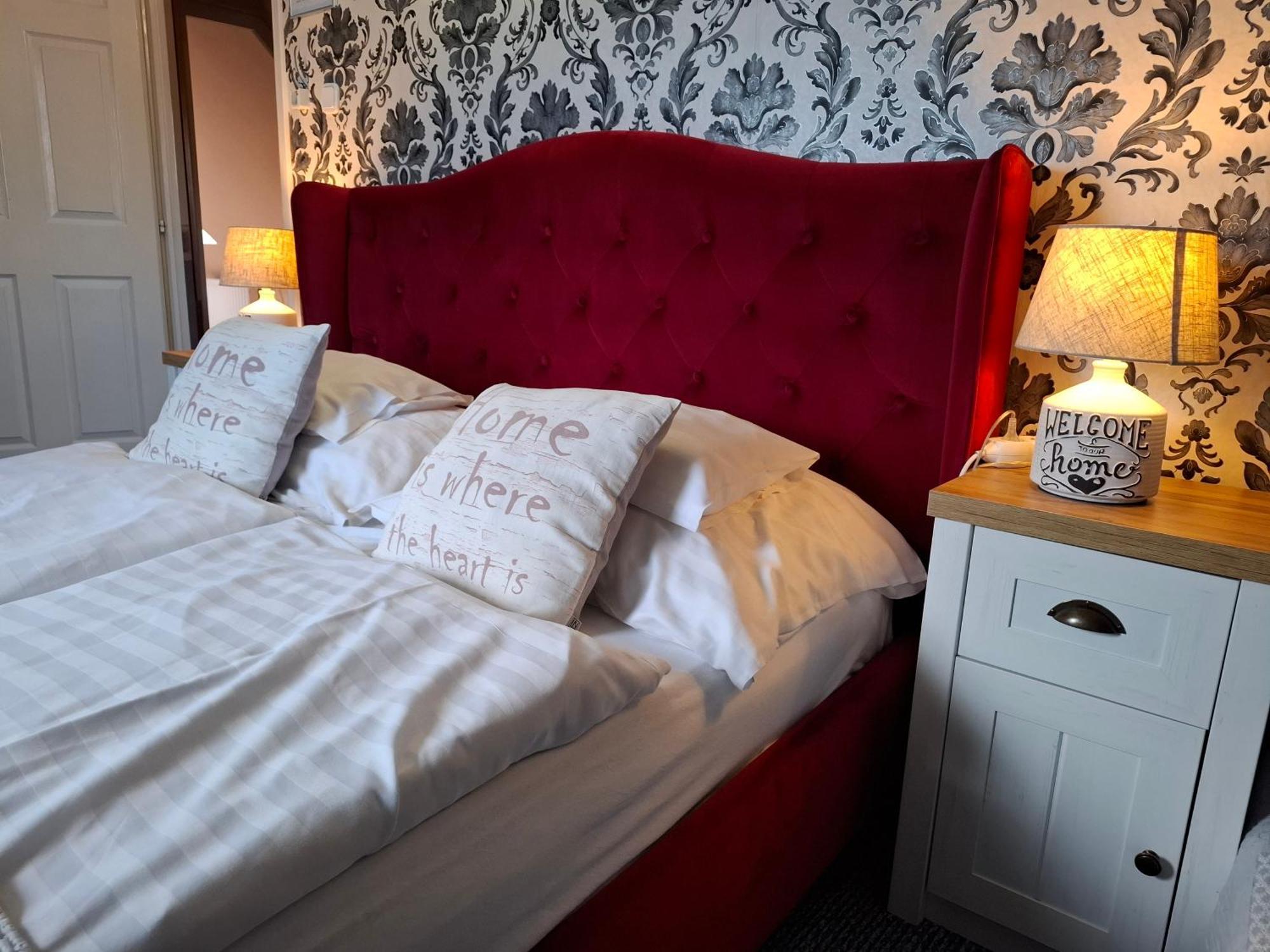 Kek Laguna Wellness Apartmanok Egerszalók Buitenkant foto