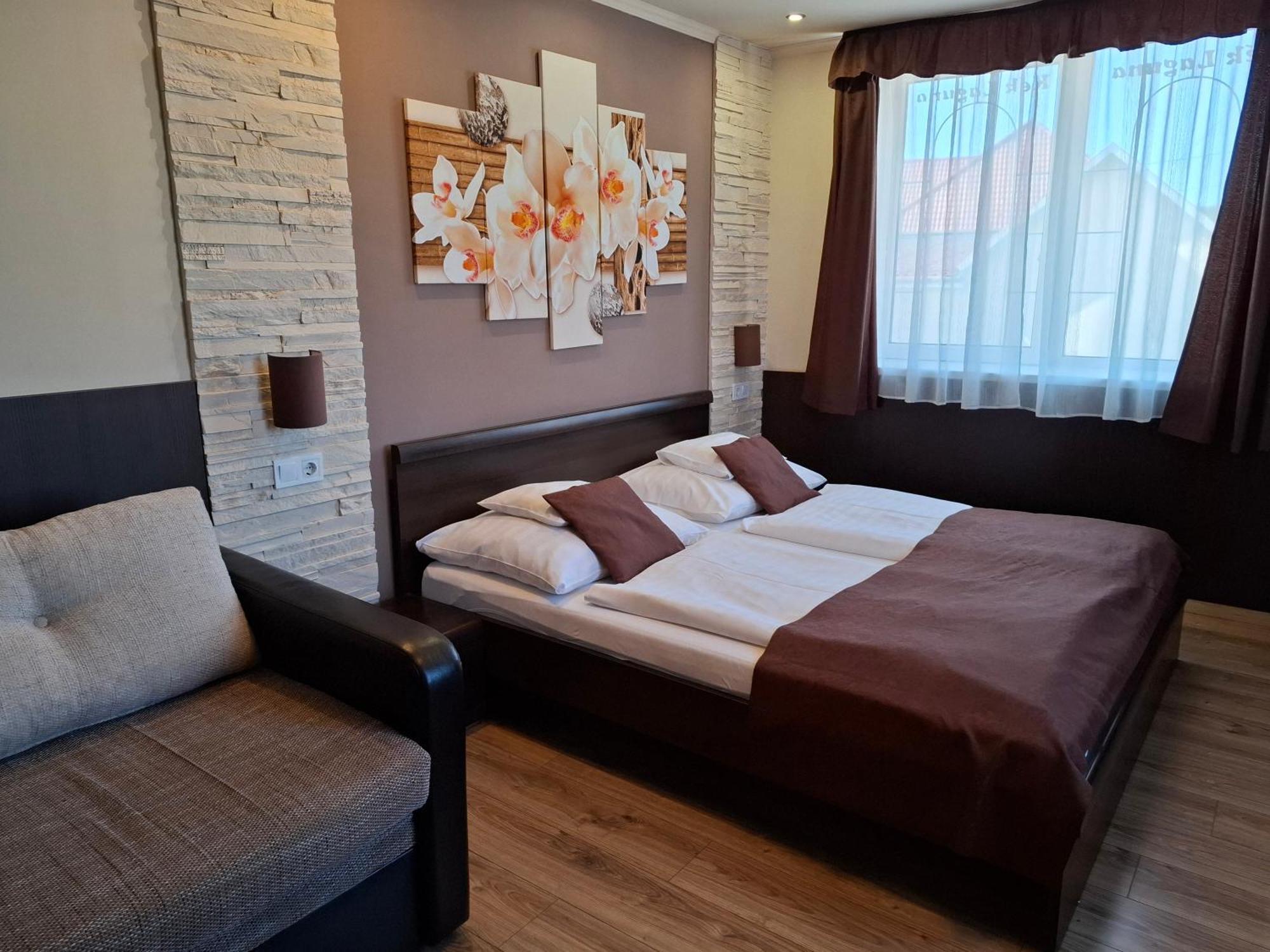 Kek Laguna Wellness Apartmanok Egerszalók Buitenkant foto