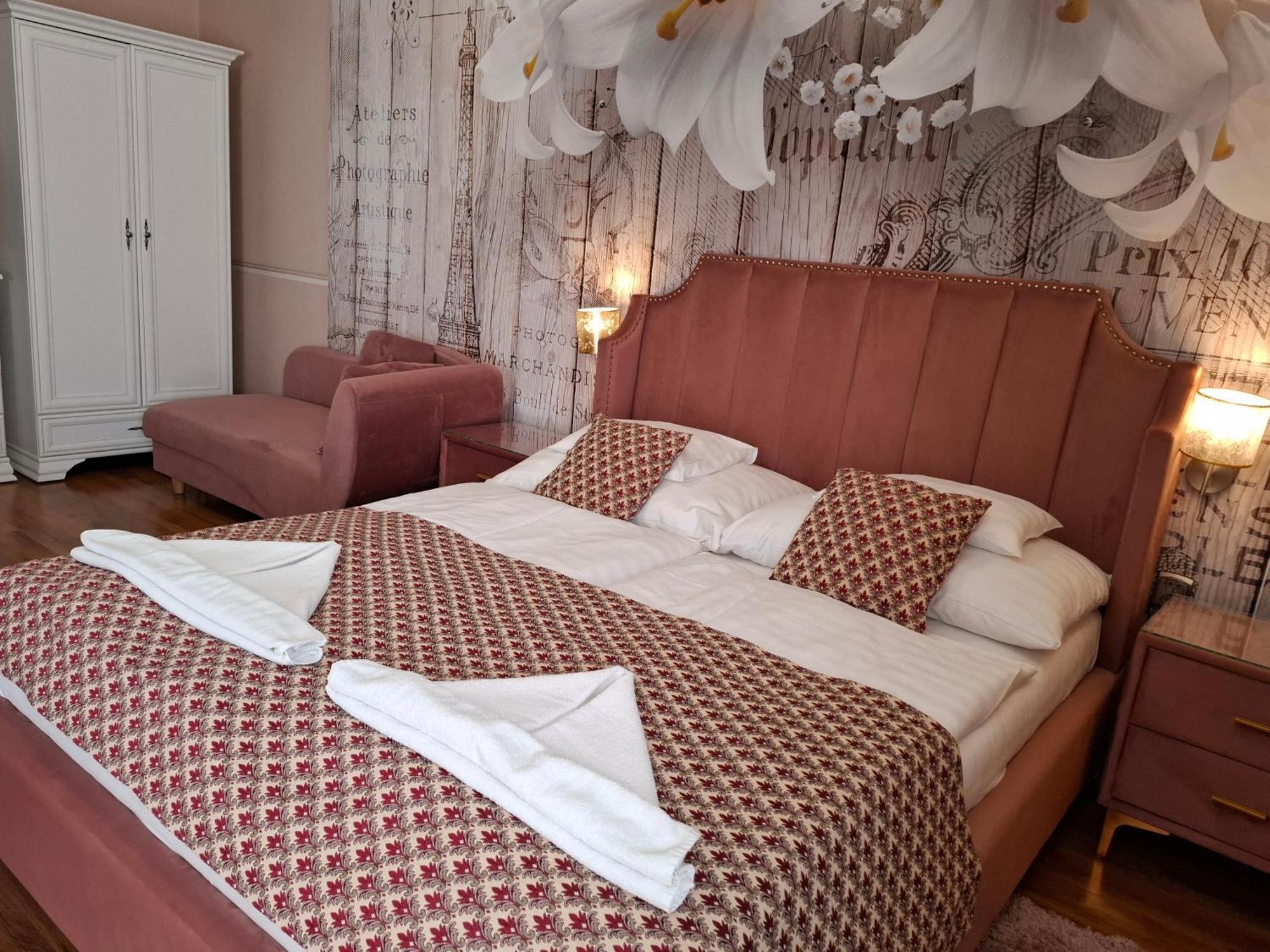 Kek Laguna Wellness Apartmanok Egerszalók Buitenkant foto