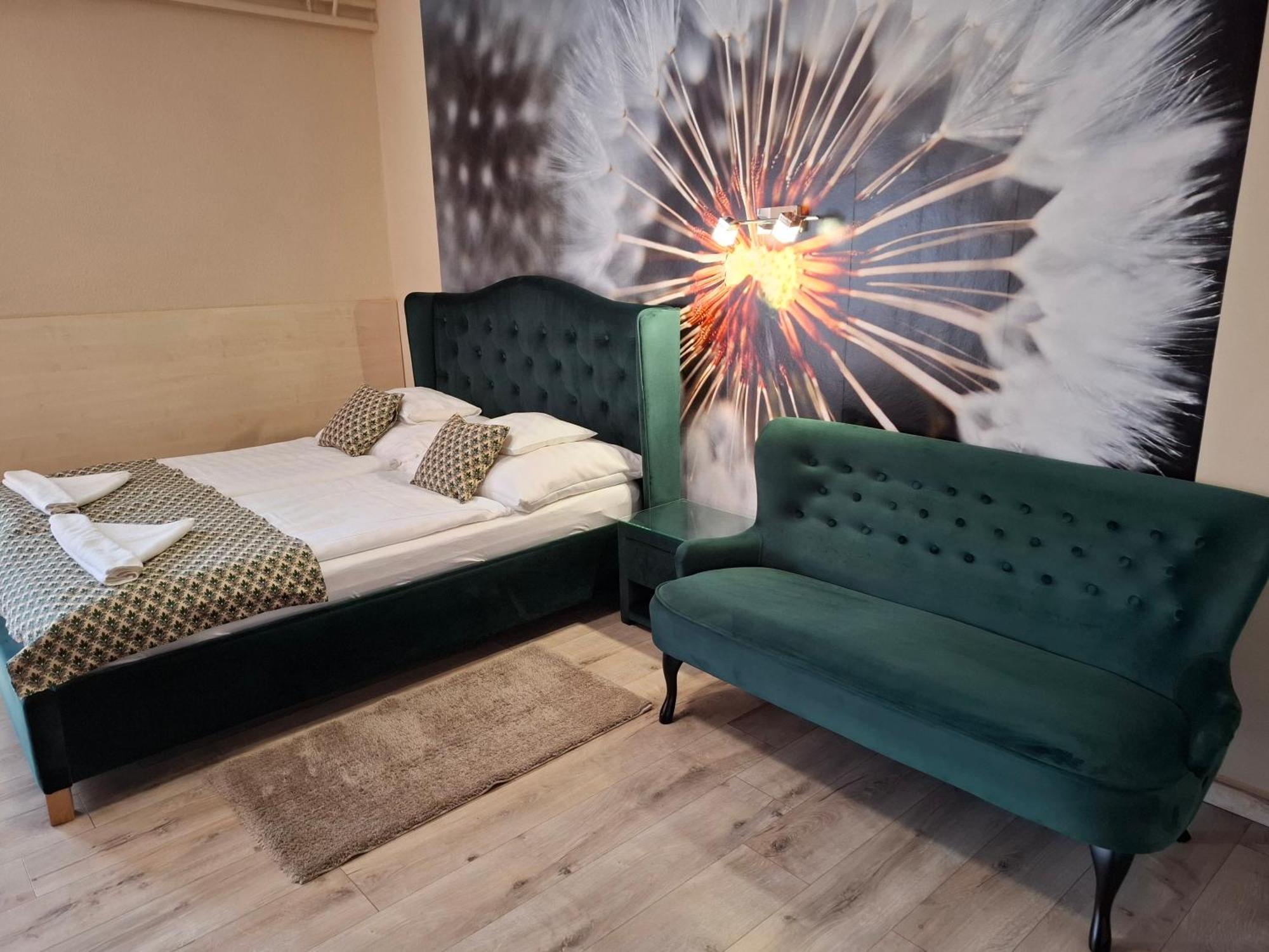 Kek Laguna Wellness Apartmanok Egerszalók Buitenkant foto